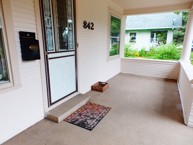 842 Augusta Ave, Elgin, IL 60120 photo 3