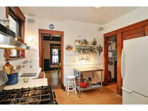 1530 W Juneway Ter, Chicago, IL 60626 photo 8