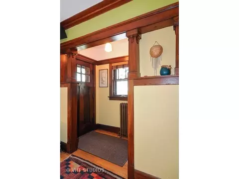 1530 W Juneway Ter, Chicago, IL 60626 photo 2