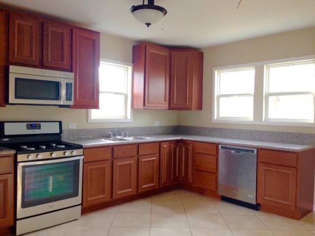 421 E 8th St, Lockport, IL 60441 photo 6