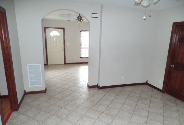 418 E Jackson St, Joliet, IL 60432 photo 4