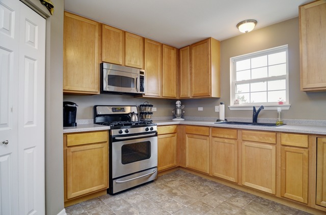 7316 Kenicott Ln, Plainfield, IL 60586 photo 8