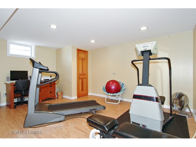 972 Hillcrest Rd, Elgin, IL 60123 photo 9