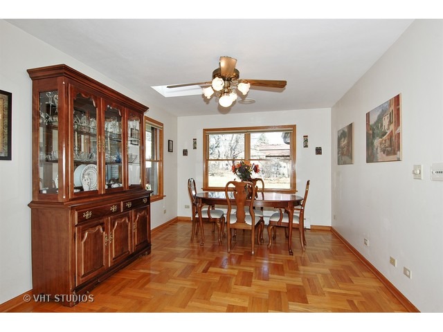 972 Hillcrest Rd, Elgin, IL 60123 photo 3