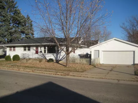 1325 Walnut St, Peru, IL 61354 photo 1
