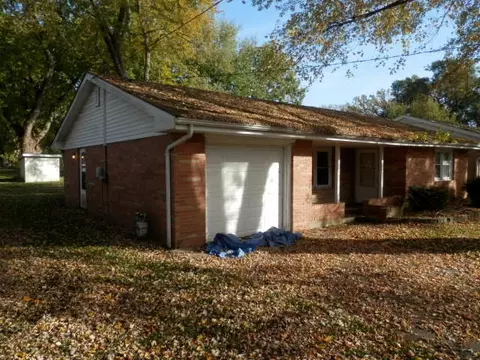 161 N Bates Ave, Kankakee, IL 60901 photo 2