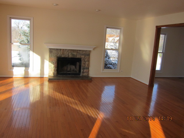 6101 White Oak Dr, Mchenry, IL 60050 photo 2