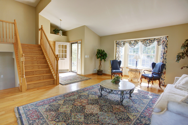 4225 Larkspur Ln, Lake In The Hills, IL 60156 photo 3