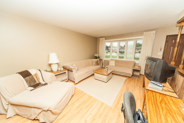 971 Dearborn Cir, Carol Stream, IL 60188 photo 2