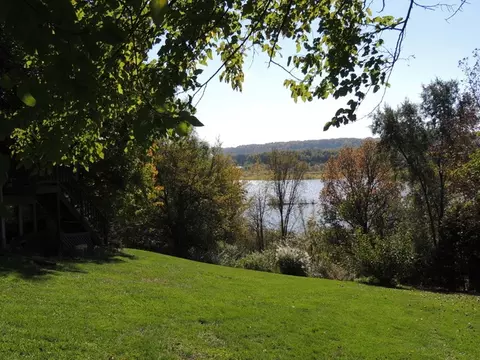 413 W Caroline St, Spring Valley, IL 61362 photo 2