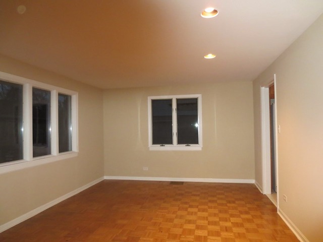 2092 Sherwin Ave, Des Plaines, IL 60018 photo 2
