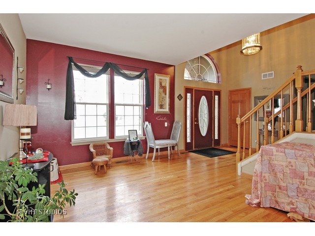 1020 Spinnaker St, Elgin, IL 60123 photo 2