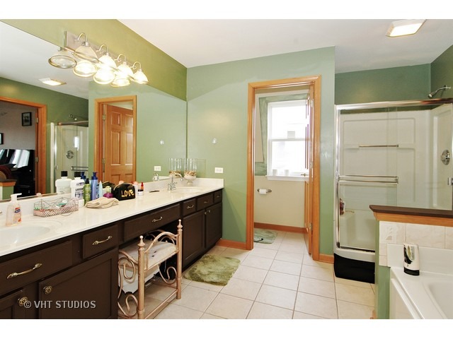 1020 Spinnaker St, Elgin, IL 60123 photo 9