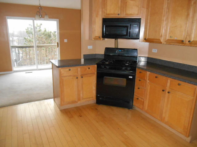 847 Park Bluff Cir, Elgin, IL 60120 photo 4
