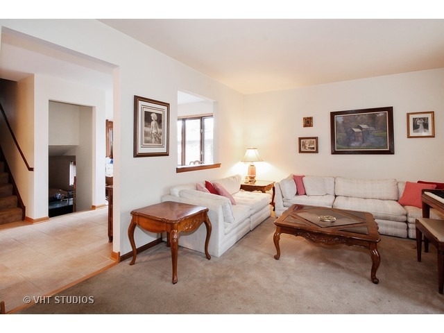 1502 Summit Dr, Lockport, IL 60441 photo 2