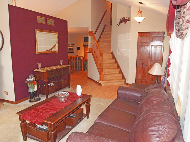 1432 Huntcliff Rd, Bartlett, IL 60103 photo 3