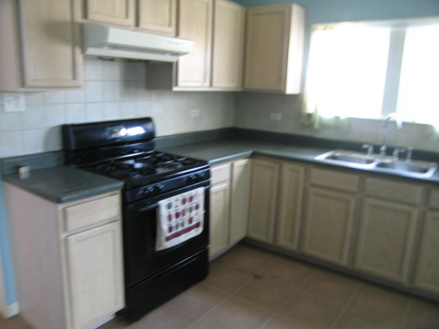 84 E 34th St, Steger, IL 60475 photo 2