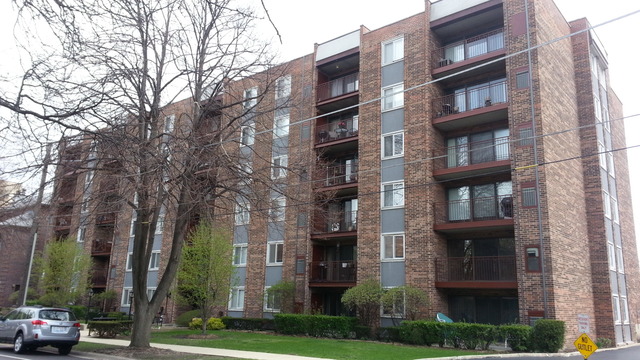 825 Pearson St #2E, Des Plaines, IL 60016 photo 2