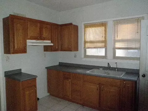 921 Wright St, La Salle, IL 61301 photo 2