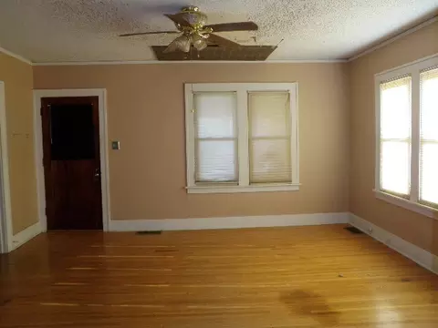 921 Wright St, La Salle, IL 61301 photo 4