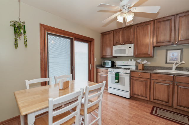 4425 Beacon Ct, Hoffman Estates, IL 60192 photo 3
