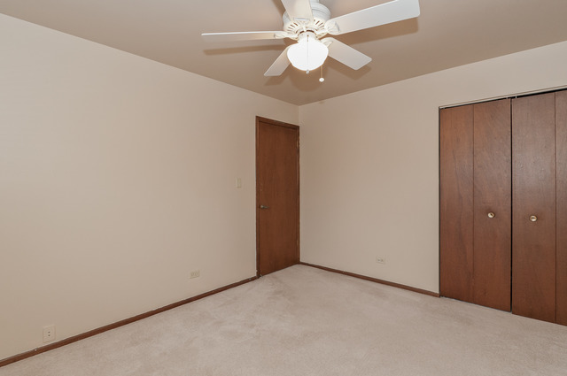 4425 Beacon Ct, Hoffman Estates, IL 60192 photo 12