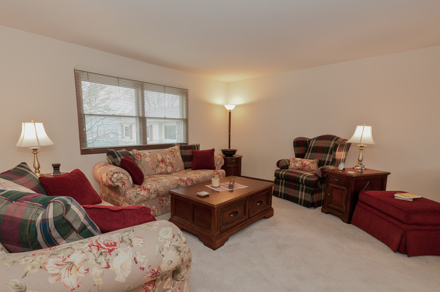 4425 Beacon Ct, Hoffman Estates, IL 60192 photo 1
