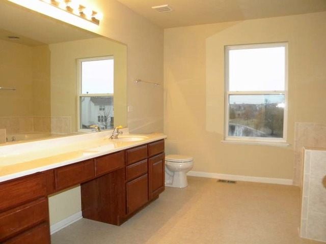 2526 Rourke Dr, Aurora, IL 60503 photo 9