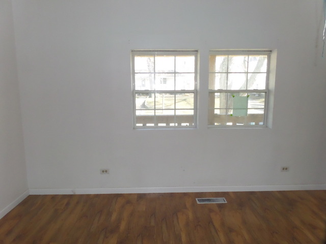 813 N Center St, Joliet, IL 60435 photo 2