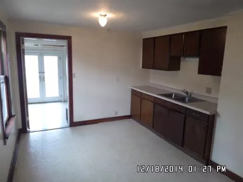 330 N Main St, Creston, IL 60113 photo 4