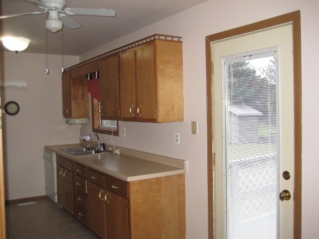 8009 Walker St, Harvard, IL 60033 photo 6