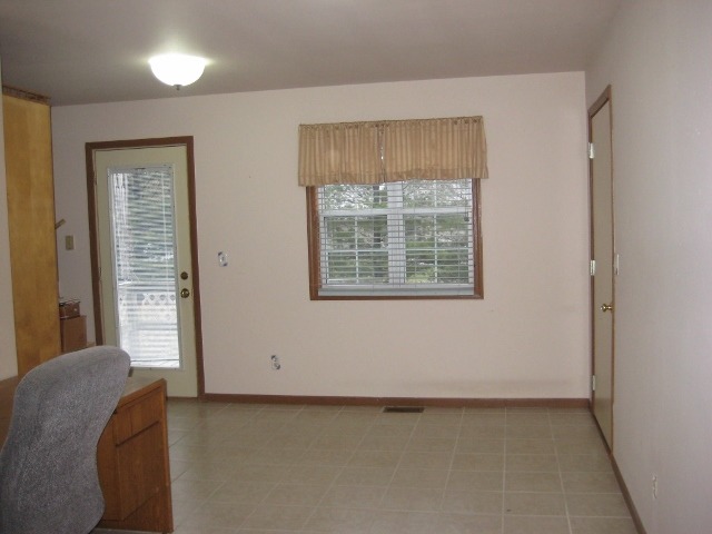 8009 Walker St, Harvard, IL 60033 photo 9