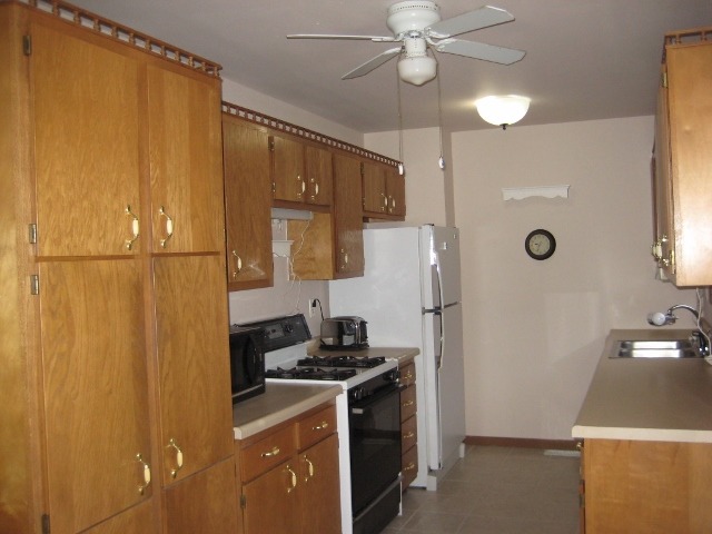 8009 Walker St, Harvard, IL 60033 photo 4