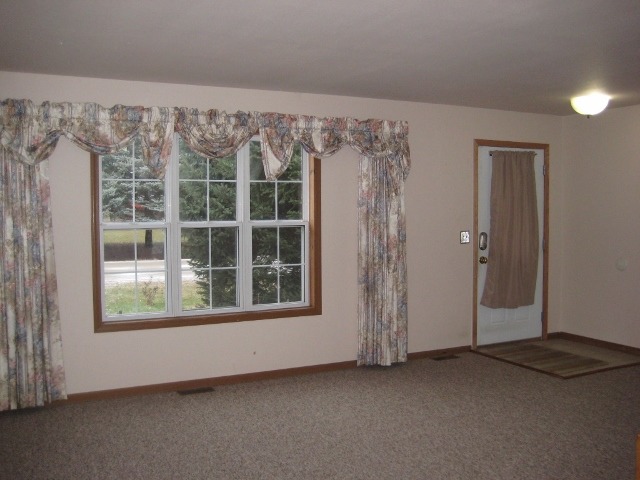 8009 Walker St, Harvard, IL 60033 photo 2