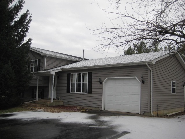 8009 Walker St, Harvard, IL 60033 photo 1