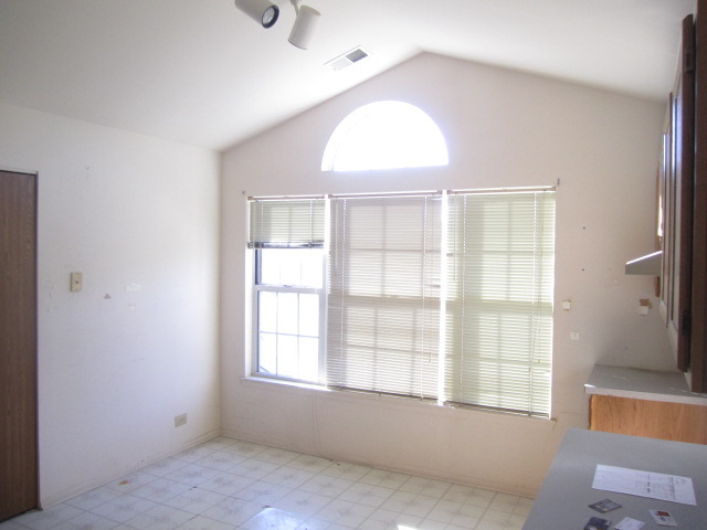 379 Aberdeen Ct #2, Bartlett, IL 60103 photo 2