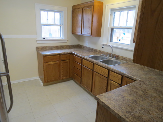 33 N Edison Ave, Elgin, IL 60123 photo 2