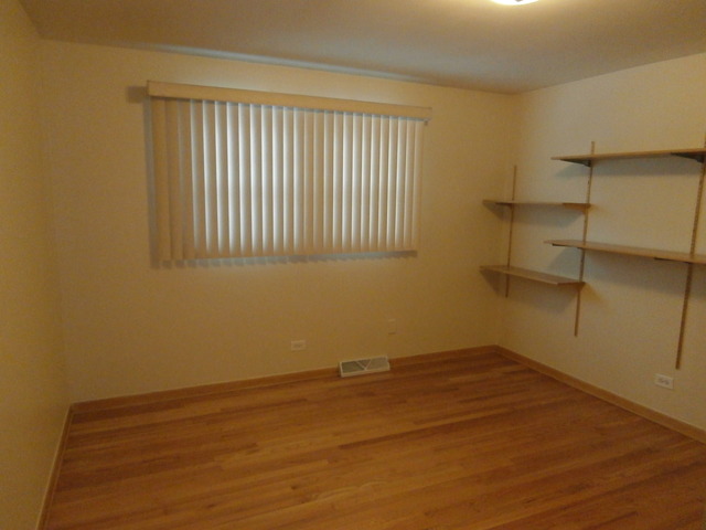15053 Tripp Ave, Midlothian, IL 60445 photo 8