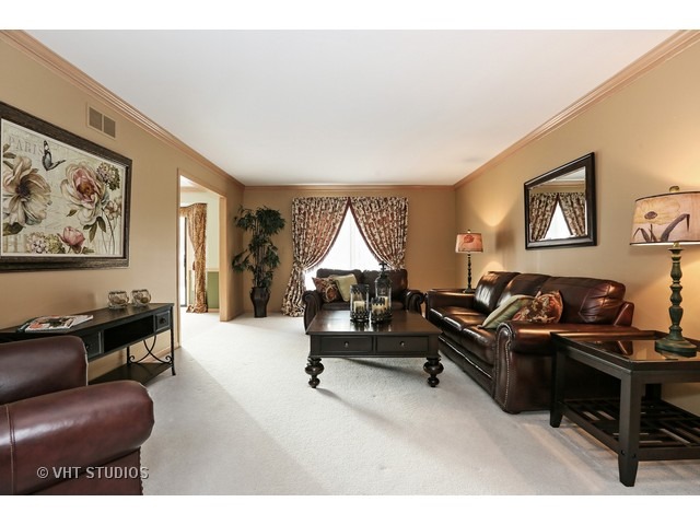 2775 Downing Ct, Aurora, IL 60502 photo 1