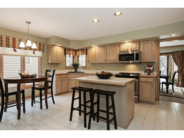 2775 Downing Ct, Aurora, IL 60502 photo 4