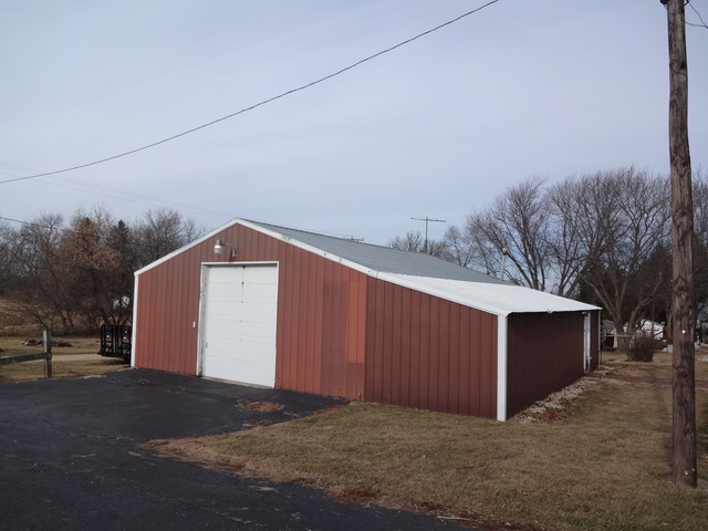 512 S Main St, Leaf River, IL 61047 photo 2