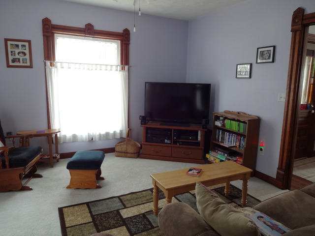 512 S Main St, Leaf River, IL 61047 photo 7