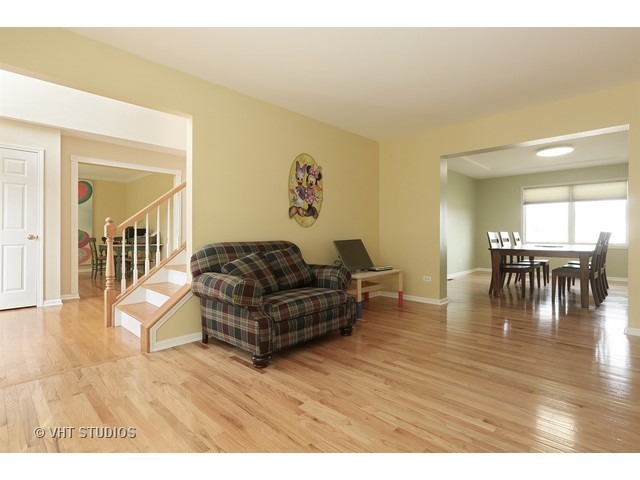 13717 Shriver Ct, Plainfield, IL 60544 photo 2