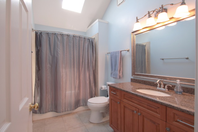 653 Clarendon Ln, Aurora, IL 60504 photo 17