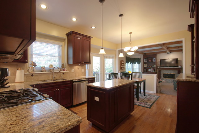 653 Clarendon Ln, Aurora, IL 60504 photo 9