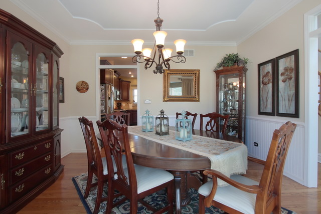 653 Clarendon Ln, Aurora, IL 60504 photo 5