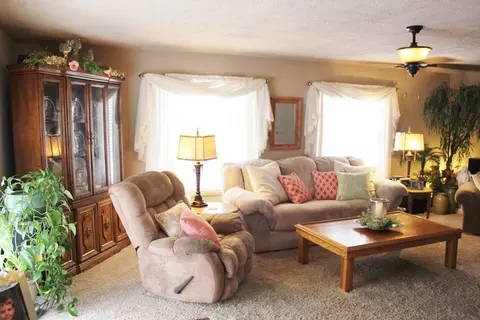 348 S Barbara Dr, Kankakee, IL 60901 photo 3