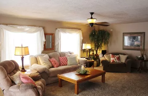 348 S Barbara Dr, Kankakee, IL 60901 photo 2