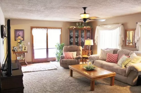 348 S Barbara Dr, Kankakee, IL 60901 photo 4