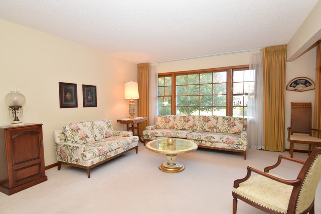 725 Elm St, Wheaton, IL 60189 photo 5